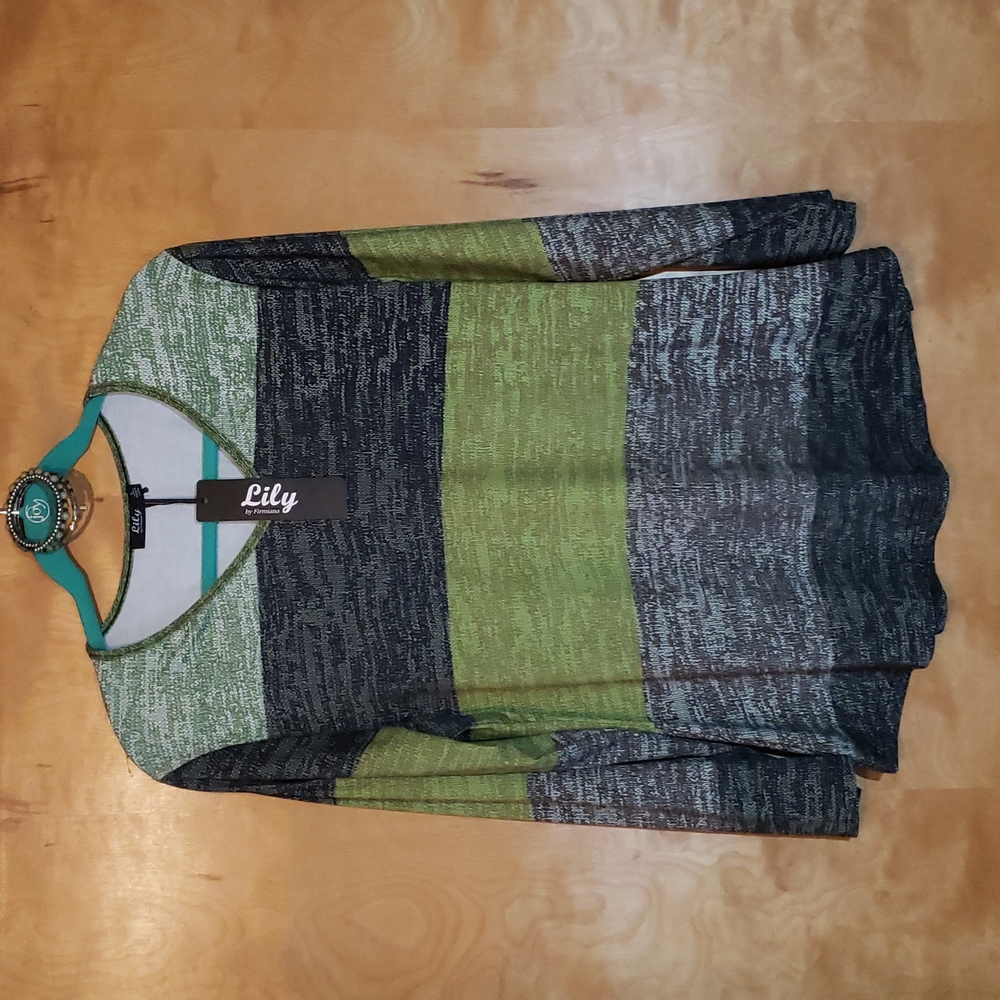 3/$20 New Lily tunic with matching bracelet - Picture 3 of 8